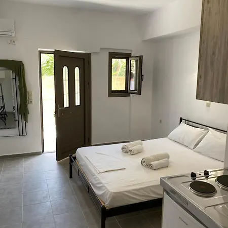 Central Areopolis Rooms *