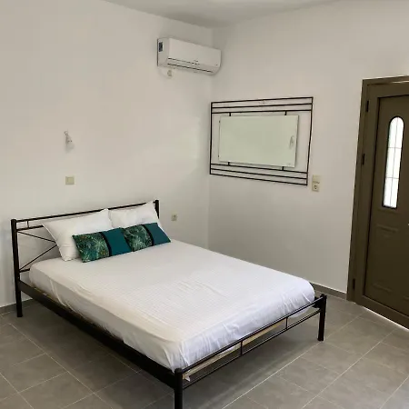 Central Areopolis Rooms *