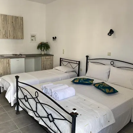 Central Areopolis Rooms Apartment